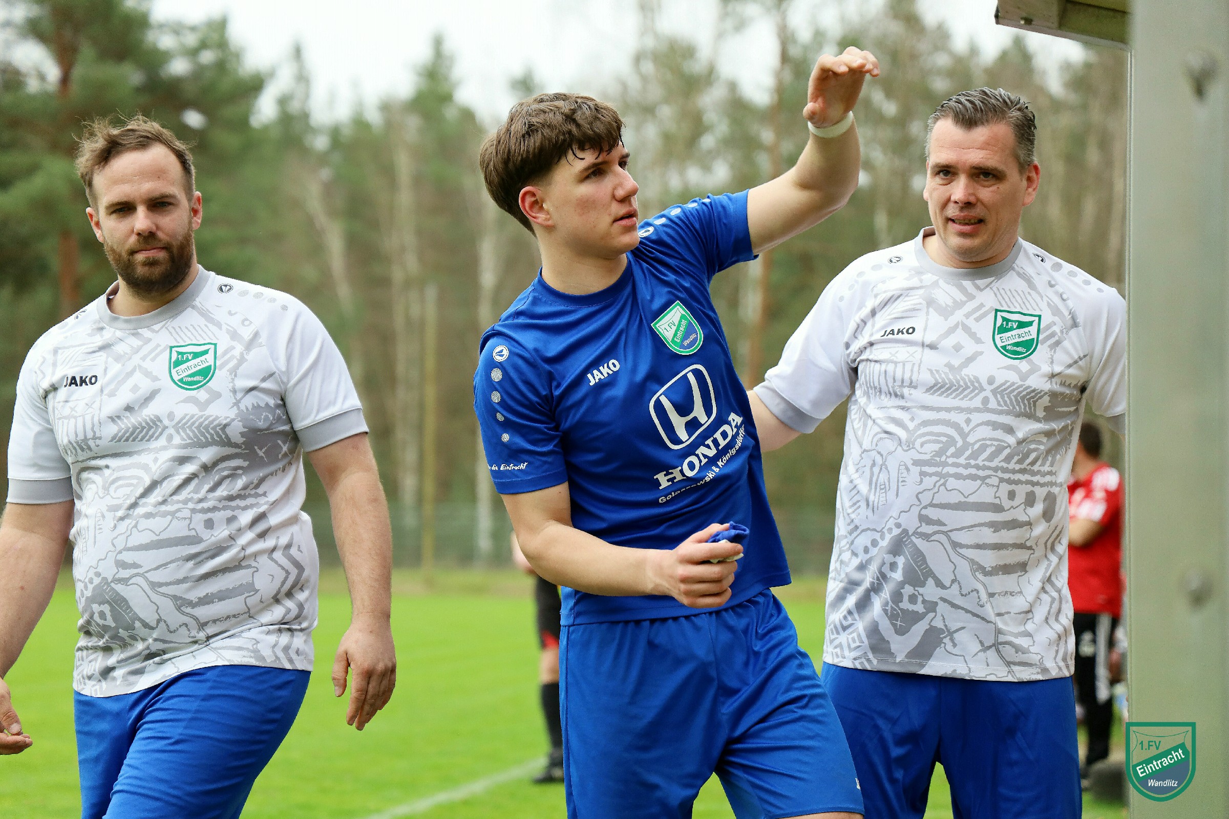 Steve Daul (links) und Torsten "Kette" Pfeil (rechts) mit Landesklassespieler Theodor Staubach